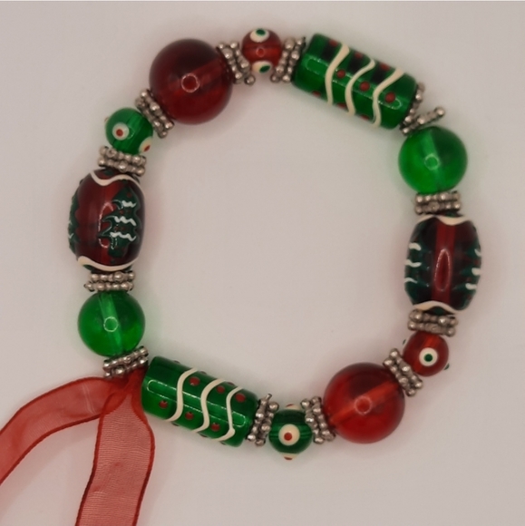 Christmas Glass Bead Bracelet - Picture 2 of 8